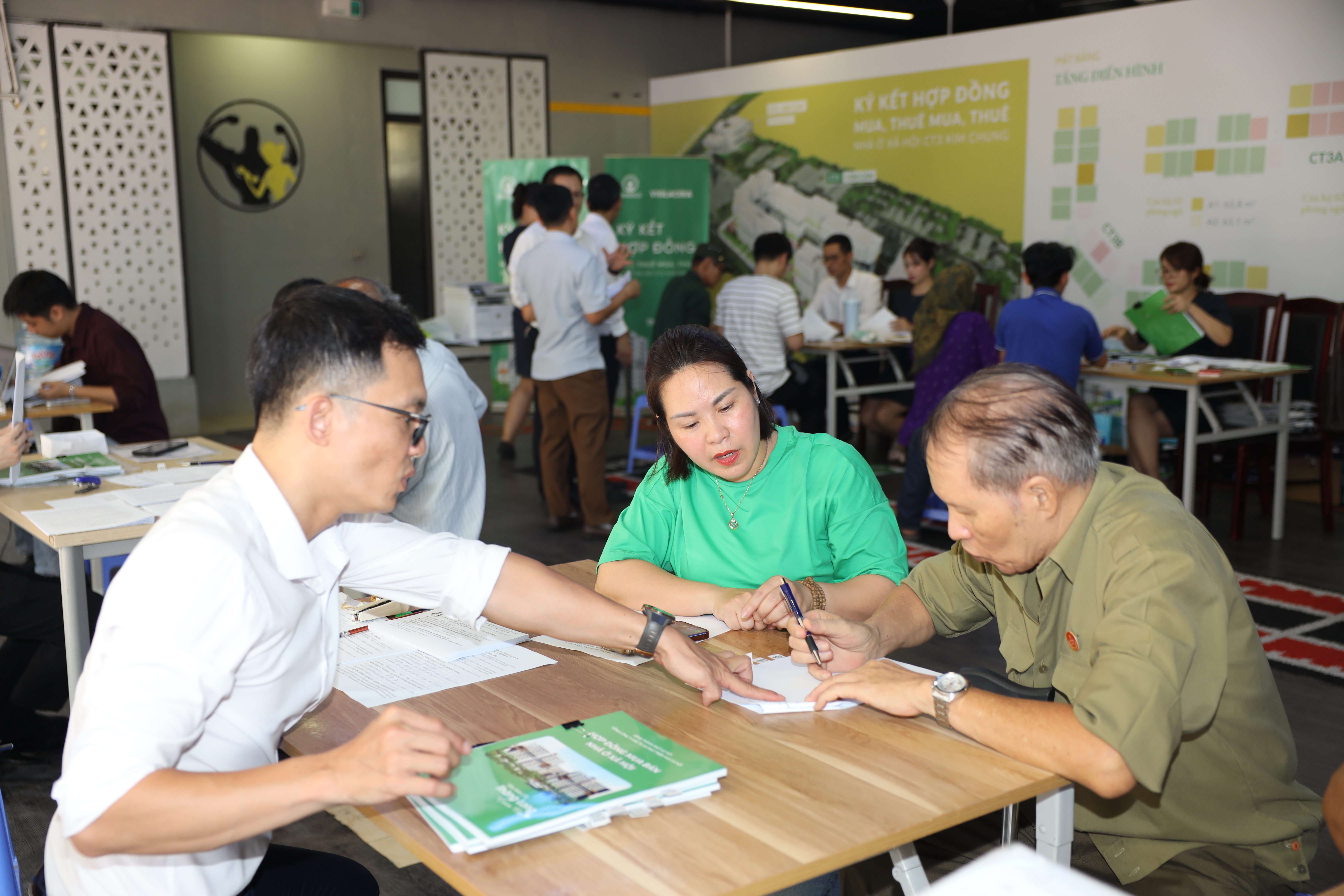 Nhà ở xã hội CT3 Kim Chung: Đong đầy niềm vui ngày đầu ký hợp đồng mua nhà