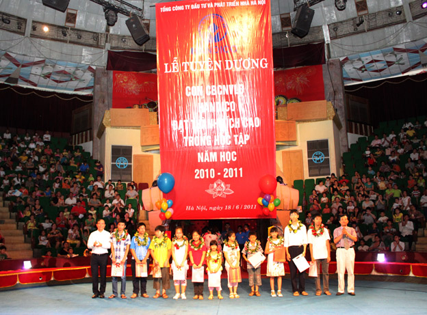 Tuyên dương 1.78 học sinh giỏi là con CBCNV HANDICO, năm học 2010 - 2011