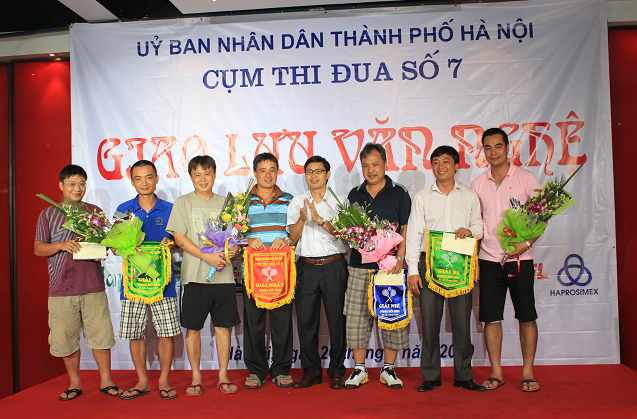 26.8 - GLTT  cum 7 - BM - trao giai 2.bmp