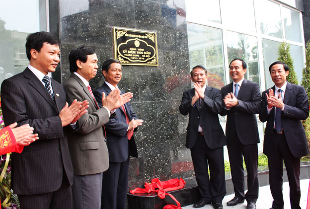 CLAND - GAN BIEN TOA NHA.jpg