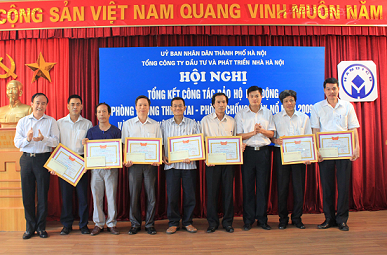 Trao thuong BHLD 2.bmp