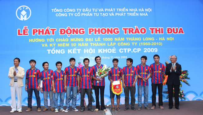 13.11 - Trao giai hoi khoe.bmp