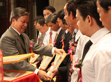 19-9 - Bo truong trao bk.bmp