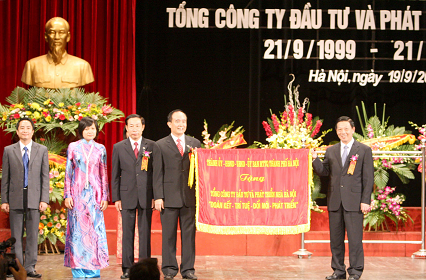 19.9 - HANDICO nhan buc truong cua Thanh uy, UBND.bmp