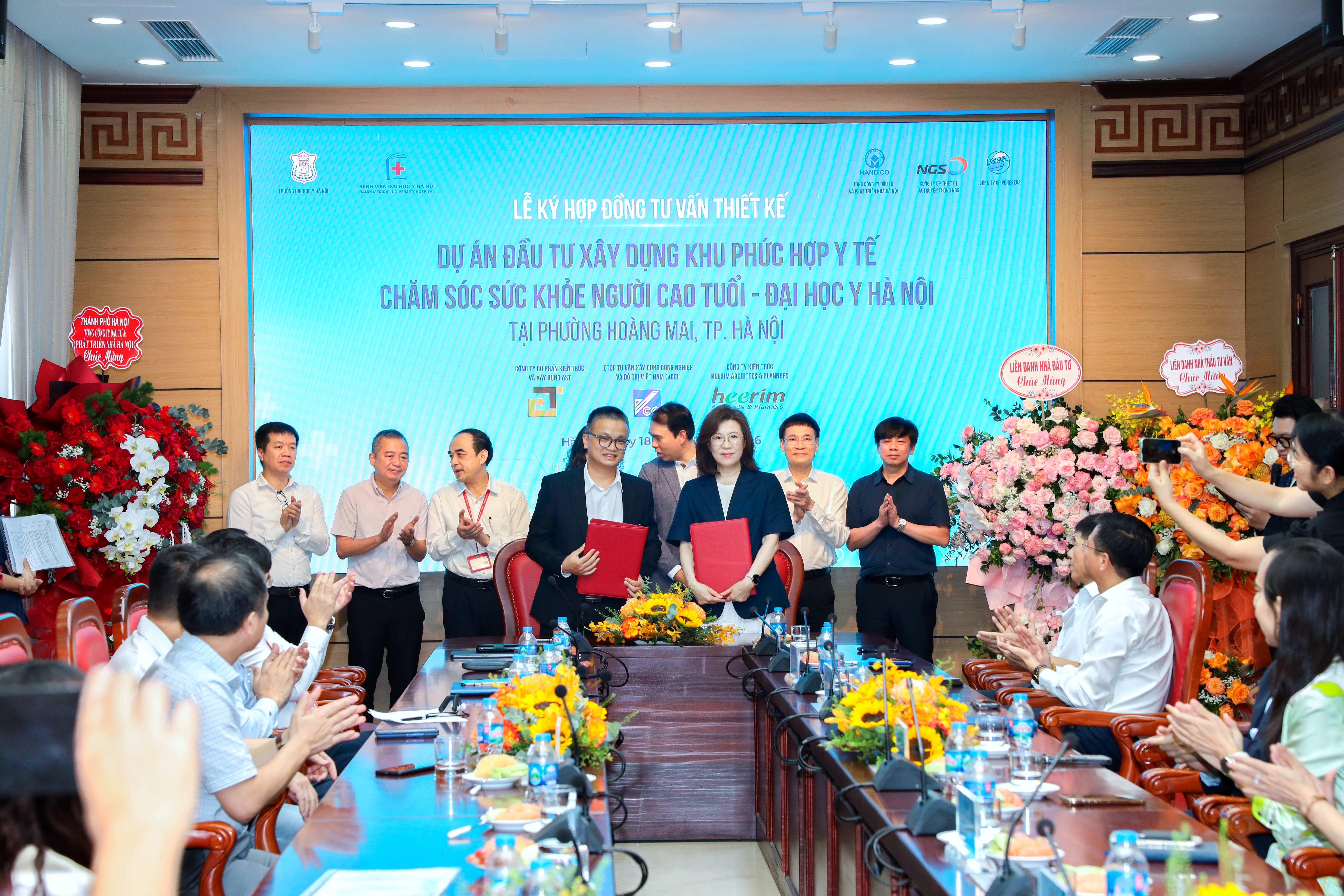 Ký kết hợp đồng tư vấn thiết kế Dự án Khu phức hợp Y tế - Chăm sóc sức khỏe người cao tuổi Đại học Y Hà Nội 